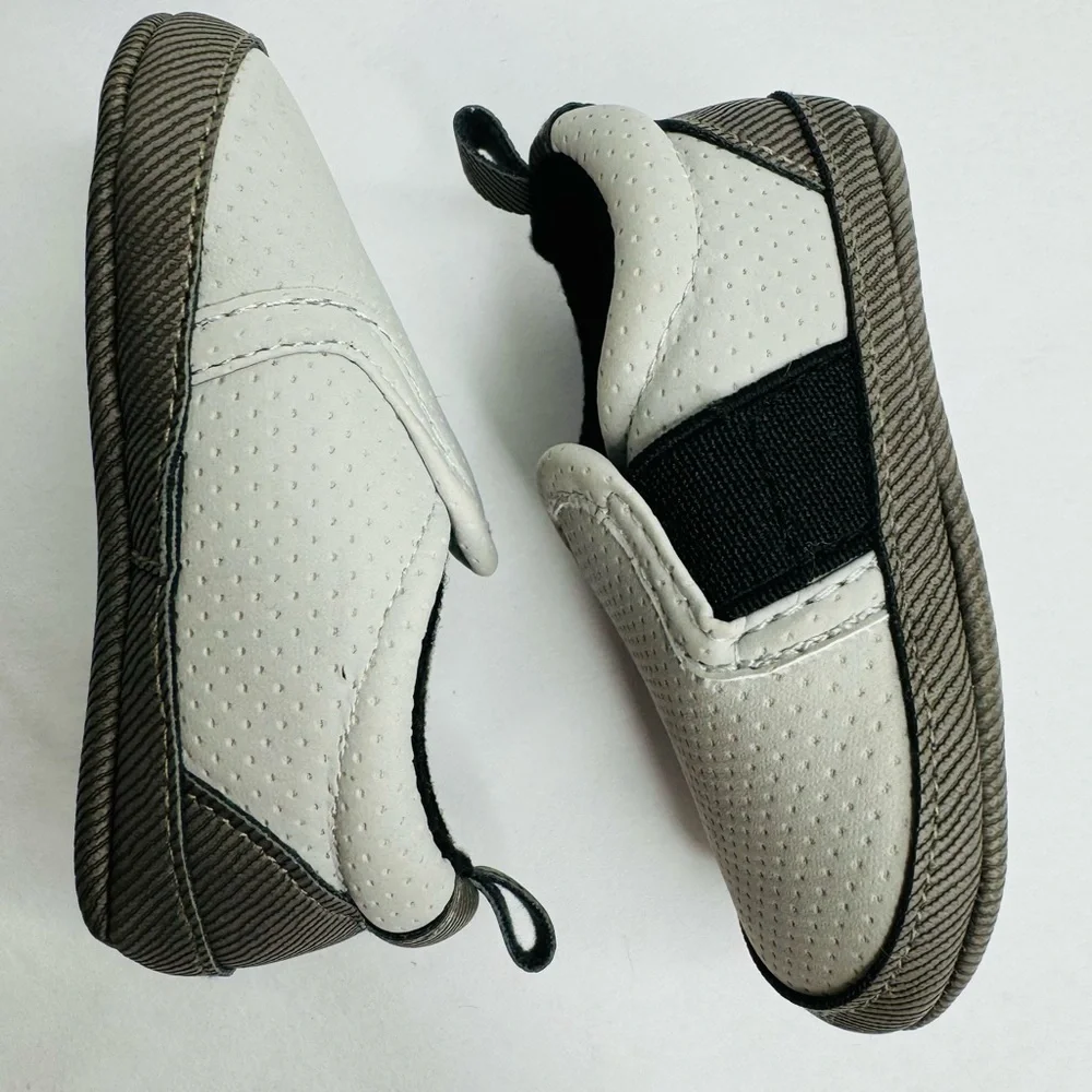 Just One‎ You By Carters newborn shoes boy (0-3m) Pre Owned